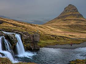 【自律哥觉察报告】第1191篇:为什么赚工资的人永远没法得到安全感?